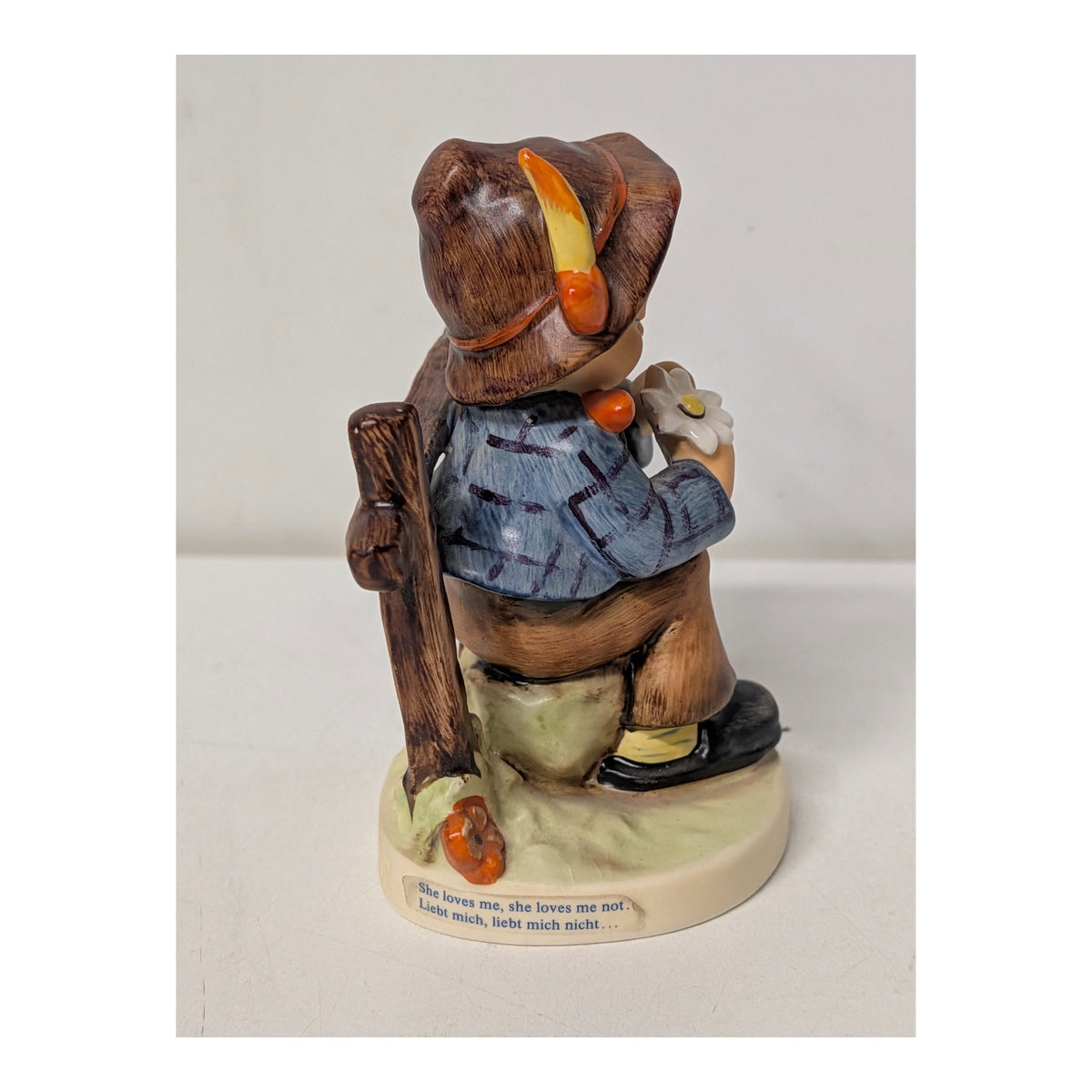 1955 Goebel Hummel Figurine 'She Loves Me, She Loves Me Not' #174 w/ Box