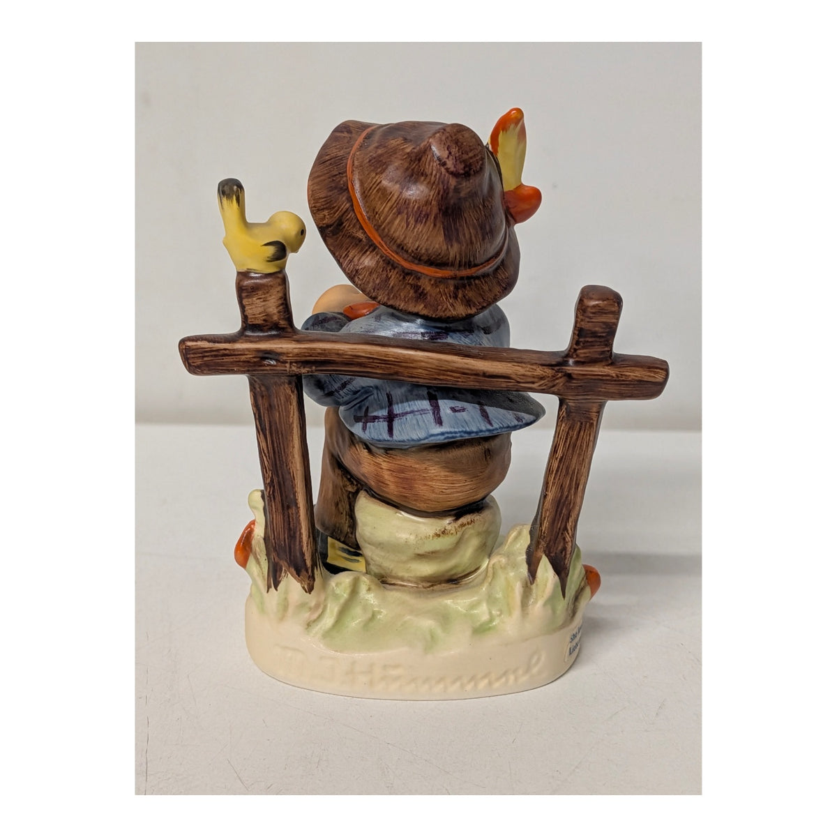 1955 Goebel Hummel Figurine 'She Loves Me, She Loves Me Not' #174 w/ Box