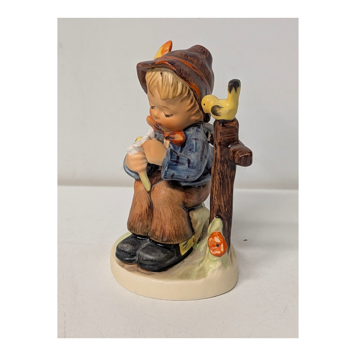 1955 Goebel Hummel Figurine 'She Loves Me, She Loves Me Not' #174 w/ Box